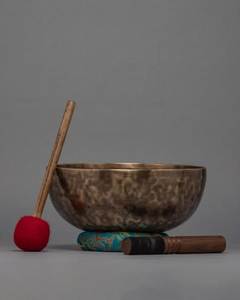 Cuenco Tibetano de Latón Puro para Sanación Sonora con Palo de Percusión, Diseño Budista Tradicional para Meditación, Yoga y Relajación - Product Image 2