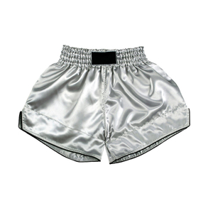 Short de combat en satin brodé de style traditionnel pour le Muay Thai avec patch frontal personnalisable pour des shorts de Muay Thai authentiques - Product Image 1