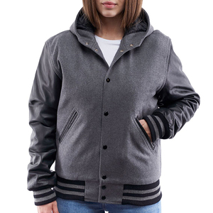 Chaqueta Varsity Gris con Capucha y Cierre de Botones, Corte Regular, Estilo Casual, Unisex, Material de Forro Polar, para Otoño - Product Image 5