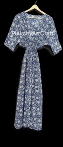 Hermoso Vestido Maxi de Algodón con Cuello Hecho a Mano en Jaipur, Color Azul Índigo, con Estampado Floral, Mangas Cortas Elegantes, Cinturón, Ecológico y Natural - Product Image 2