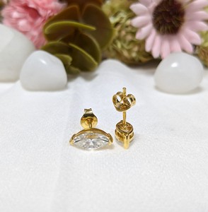 Boucles d'oreilles en or jaune 14 carats avec diamants de laboratoire taille marquise de 2 carats, design unique à fermoir poussoir, meilleur cadeau d'anniversaire pour femme - Product Image 4