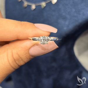 Anillo de Compromiso Solitario con Diamante Cultivado en Laboratorio de Corte Redondo de 0.50 CT, Certificado por IGI, en Oro Sólido de 10K para Boda y Aniversario - Product Image 5