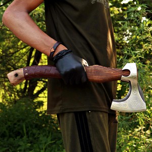 Hache tactique à double lame en acier forgé THEWIZ CRAFTS avec manche en bois pour la survie en plein air et le camping - Product Image 1