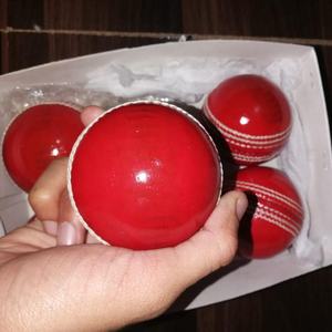 2025 Cosido a mano Cuero Rojo 4,5 oz. Pelotas DE CRICKET - Product Image 1
