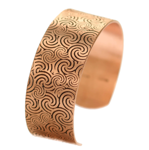 Bracelet magnétique en cuivre massif, design flamme incurvée, style tribal minimaliste, bijou en métal tendance, design exquis - Product Image 4