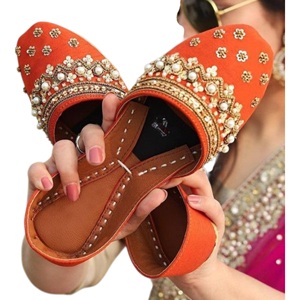 Zapatos Cómodos para Mujer, Khussa Punjabi Jutti, Color Naranja, Bordado Floral, Decorados con Pedrería, Estilo Bailarinas, Punta Cerrada, Forro de Cuero - Product Image 6