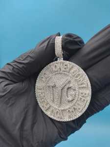 จี้เงินแท้ 925 สไตล์ฮิปฮอป ประดับเพชรโมอิสซาไนต์ VVS แบบ Ice Out รูปวงกลมสลักชื่อตัวอักษร ผ่านการทดสอบเพชร พร้อมจี้ตัวอักษร - Product Image 4