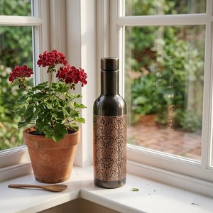 Botella de Cobre Puro de Lujo Moderna y Premium, a Prueba de Fugas, Ayurvédica, Hecha a Mano, Grabada, Ecológica, Reutilizable, para Uso Doméstico - Product Image 3