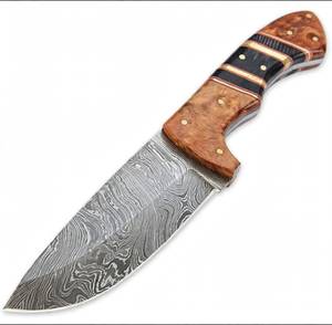 Couteau utilitaire robuste de plein air en acier damas de qualité supérieure, à lame large et pointe tombante, avec manche segmenté en bois de burl et cor. - Product Image 2