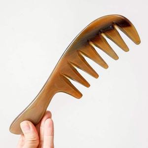 Peine de Cuerno de Búfalo Hecho a Mano Tradicional, Accesorio para el Cabello Ecológico y Natural, Artículo de Regalo Personalizable - Product Image 2