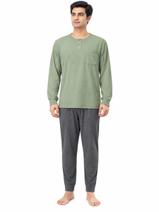 Conjunto de Ropa de Dormir de 2 Piezas para Hombre, de Algodón y Bambú, Camiseta Henley Verde de Manga Larga, Pantalones Grises, Ropa de Dormir Suave para Invierno - Product Image 1