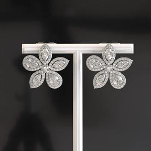 Boucles d'oreilles clous fantaisie en or massif 14K plaqué rhodium, serties de moissanite et de diamants en grappe, monture à griffes, cadeau d'anniversaire étincelant - Product Image 1