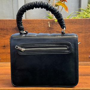 Sac à bandoulière repliable en cuir matelassé usiné à la main sur mesure pour femmes sacs à main de haute qualité en cuir véritable à volants avec poignée - Product Image 5