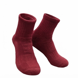 Chaussettes de sport de compression personnalisées pour hommes, vente en gros, chaussettes athlétiques respirantes pour la course à pied, la gym et l'entraînement - Product Image 6
