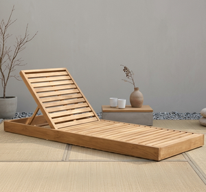 Elegante Tumbona Leona, Fabricada Artesanalmente con Acabado de Madera Natural Moderna, Tumbona de Listones para Villas de Alta Gama, Spas y Restaurantes - Product Image 1