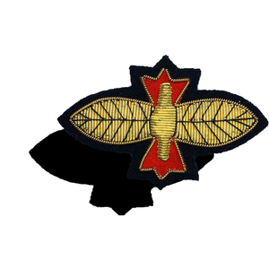 Écusson brodé à la main en tissu avec motif d'aile en fil d'or, emblème décoratif personnalisé à coudre pour vestes, vêtements et sacs - Product Image 5