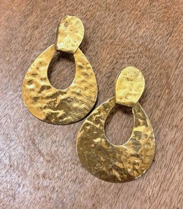 Nuevo Pendiente Circular Texturizado con Efecto Martillado |   Pendientes de latón con textura de 4 círculos |   Boho |   Comprar Pendientes Redondos Dorados de Diseño - Product Image 5