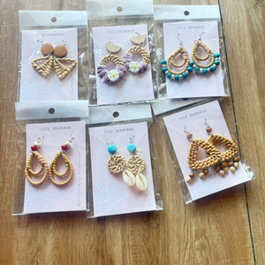 Pendientes de Fibra Natural de Bambú y Ratán Hechos a Mano en Vietnam, Accesorios de Moda Boho Ecológicos - Product Image 1