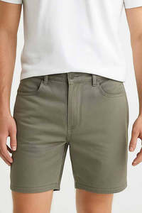Novedad en Tendencia: Shorts de Mezclilla de Alta Calidad para Hombre, Color Verde Oliva, Diseño Clásico con Bolsillos, Cómodos y Elegantes para un Estilo Urbano - Product Image 3
