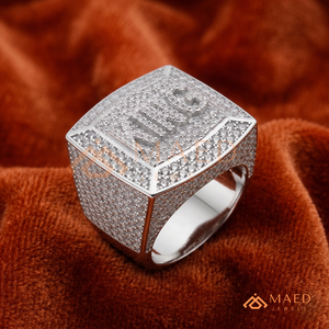 Bague avec inscription KING en finition or blanc argenté |   Médaille carrée sertie de pierres |   Bague de style hip-hop pour célébrités - Product Image 3