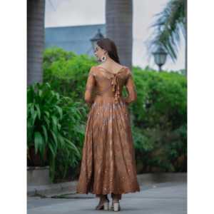 Vestido de Noche de Diseñador con Bordado de Lentejuelas para Fiestas y Ocasiones Especiales Incluye Dupatta - Product Image 4