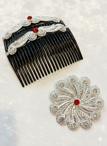 Peigne à cheveux MOLL JEWELLERS vintage plaqué or, fait main, écologique, étanche, élégant, en alliage, avec mini animaux et pompon - Product Image 2