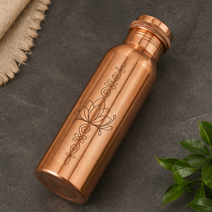 Elegante Juego de Dos Frascos de Cobre Pulido Lotus Unalome con Bolsa de Transporte, para Bebidas en Casa, Viajes y Fiestas - Product Image 3