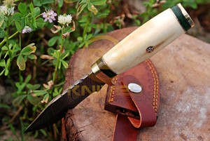 Cuchillo de Hoja Fija de Acero de Damasco en Oferta con Mango de Hueso Natural – Cuchillo de Caza Hecho a Mano Personalizado con Funda de Cuero Premium - Product Image 3