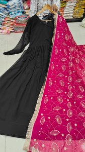 Kurta Anarkali Larga Hasta el Suelo en Color Negro con Aspecto Sencillo y Elegante, en Tela Faux Georgette, con Dupatta, Kurtis Sofisticados y Elegantes - Product Image 6