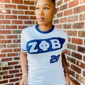 Camiseta Premium Blanca de Zeta Phi Beta con Bordado Azul de Letras Griegas para Mujer, Estilo Deportivo, Uso Casual - Product Image 2