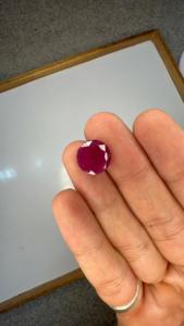 Pierre précieuse naturelle de rubis africain de 5,77 carats, taille ronde, rouge vif, pour la fabrication de bijoux de luxe, bagues, pendentifs, colliers - Product Image 3