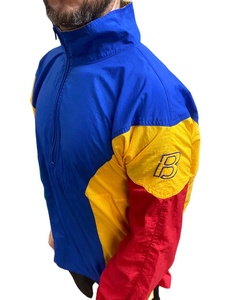 Veste coupe-vent en nylon de qualité supérieure avec logo personnalisé pour homme, idéale pour le sport, la course à pied et l'entraînement, avec fonction respirante et logo sur le devant. - Product Image 6