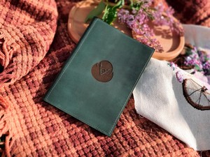 Porta Menús de Cuero Genuino con Logotipo Personalizado, Clásico, Ligero, Hecho a Mano, de Lujo, para Restaurante, Hotel y Cafetería LMC-0223 - Product Image 3