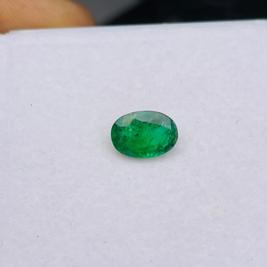 Esmeralda Natural de Zambia, Corte Ovalado, 1.64 Quilates, Grado AAA, Certificada por IGI, Color Verde, para Joyería - Product Image 2