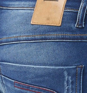 กางเกงยีนส์เดนิมทรงตรงสไตล์ญี่ปุ่นสำหรับผู้ชายสุดเท่ สีเข้ม ล้างสีแบบดาร์กวอช พร้อมกระเป๋าปักโลโก้ตามสั่ง - Product Image 3