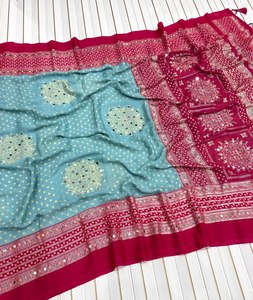 Sari Royal Muse, Sari aux draperies divines, Sari à effet miroir, Sari à l'élégance éthérée, Sari à l'illusion métallique, Sari à la grâce scintillante - Product Image 3