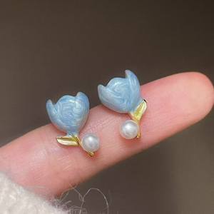 Pendientes de Perlas Esmaltadas con Forma de Flor de Tulipán Estilo Francés, Estilo Aceite de Leche, Dulces y Románticos, Accesorios Pequeños para las Orejas de Mujer - Product Image 1