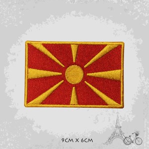 Parche de Lona Bordado Ecológico con la Bandera de Macedonia, Termoadhesivo, Rectangular, 9cm x 6cm, para Uso en Ropa - Product Image 1