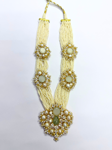 Ensemble de collier de mariée long en perles de cristal de préhnite et de pierre de lune naturelle avec boucles d'oreilles Maangtika, bijoux faits à la main en or 18 carats - Product Image 4