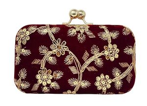 Portefeuille-pochette brodé artisanal de créateur avec des points colorés et un style de fête traditionnel élégant - Product Image 3