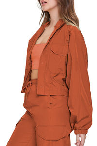 Nuevo Conjunto Deportivo Corto de Verano para Mujer, Chaqueta Cortavientos de Manga Raglán y Pantalones, Diseño de Color de Moda, Precio Económico de Fábrica - Product Image 3