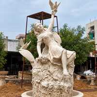 Grande fontaine de jardin extérieure en marbre, statue classique, élément aquatique, style européen orné, poli, autoportant, sculptée, représentant une femme