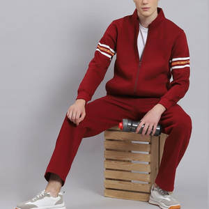 Chándal informal para hombre diseñado para brindar comodidad y flexibilidad Conjunto de chándal suave y transpirable para las actividades diarias de los hombres - Product Image 4