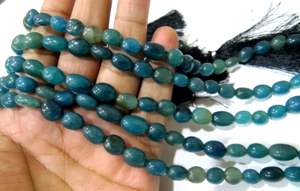 Perles ovales lisses en quartz saphir bleu teinté, vendues par brin de 13 pouces de long - Product Image 3