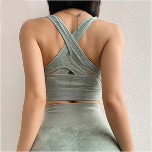 Sujetador deportivo de camuflaje morado para mujer RA, con cuello en V profundo, tirantes cruzados, soporte medio, top transpirable para yoga y fitness con diseño retorcido. - Product Image 6