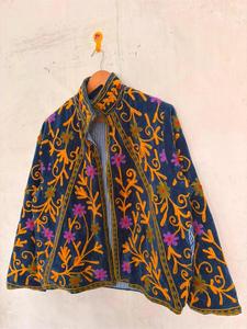 Veste élégante en velours violet brodée Suzani avec motif floral, manches longues, col montant, faite à la main, style bohème, manteau d'hiver - Product Image 3