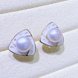 Pendientes de Perlas de Agua Dulce para Mujer, Estilo Moderno, Diseño de Triángulo de Concha Rota, Pendientes Naturales, Zhuji 2024 - Product Image 2