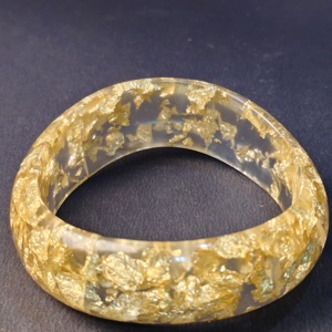 Elegante Brazalete de Acrílico Transparente con Incrustaciones de Hojas Doradas, Brazalete de Resina Transparente para Regalo de Boda, Ecológico - Product Image 5