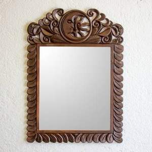 Marco de Espejo de Pared de Madera Inspirado en Motivos Clásicos con un Atractivo Actualizado - Product Image 3