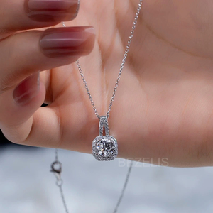 Collier pendentif exquis en diamant de laboratoire Halo Cushion, avec solitaire rond brillant et pavé, en argent sterling - Product Image 5